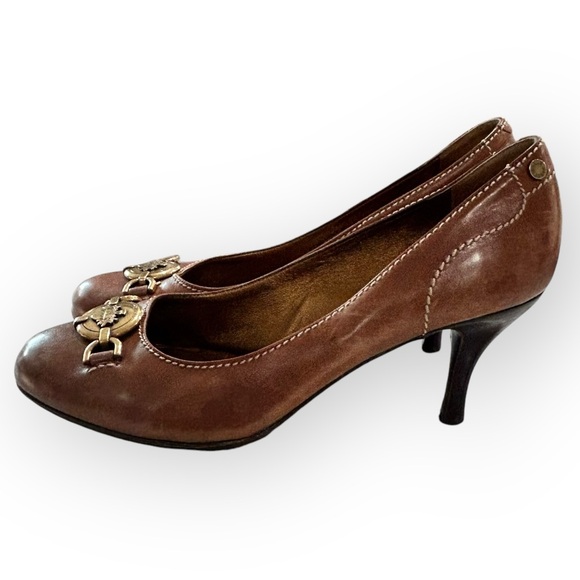 Swiss Bally Medallion Leather Pumps - Picture 3 of 12